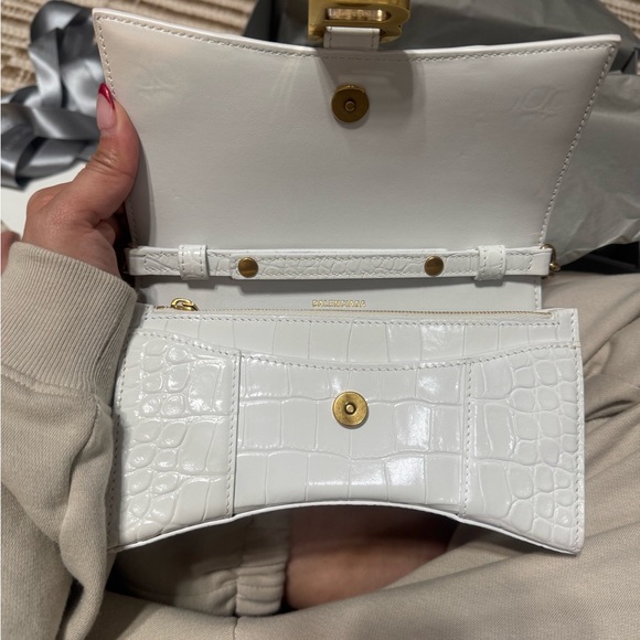 BALENCIAGA HOURGLASS WALLET ON CHAIN CROCODILE SHINY EMBOSSED IN WHITE - Picture 6 of 10
